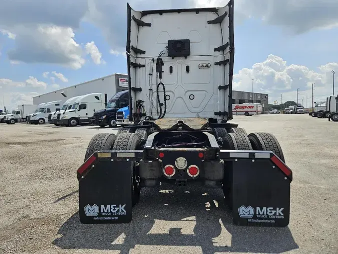 2021 FREIGHTLINER Cascadia 126