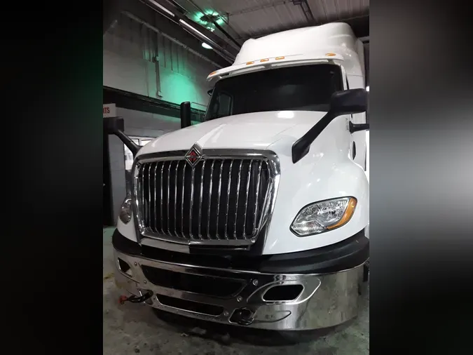 2019 NAVISTAR INTERNATIONAL LT625 SLPR CAB