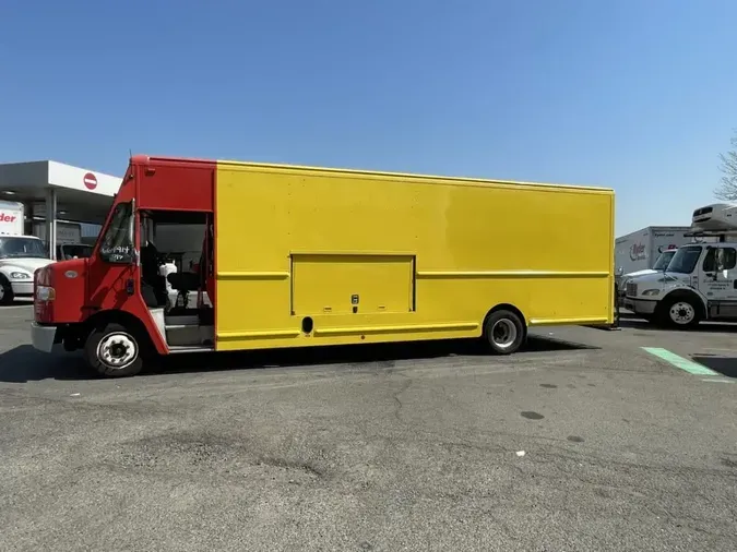 2017 FRTLR CUSTOM CHASSIS CORP MT-55 WALK-IN