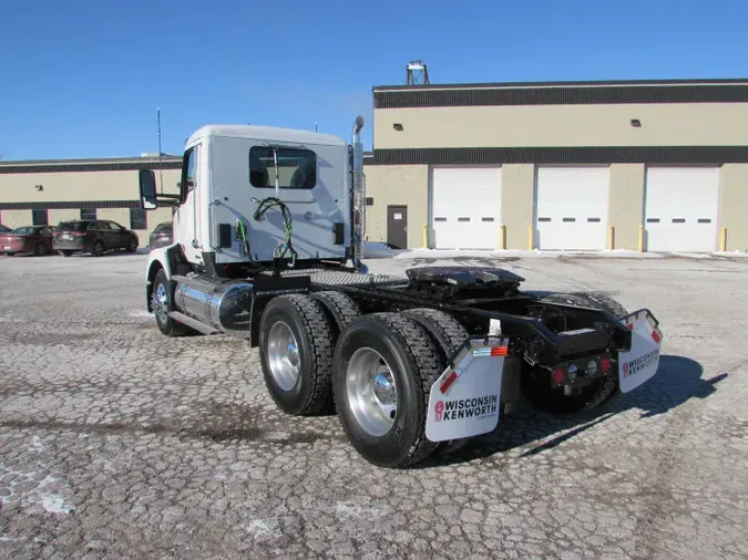 2026 Kenworth T680 Short Hoodb6cdd8ca1b2eaa42cfe8b4333d562c85