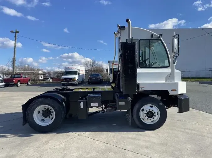 2022 Autocar ACTT42