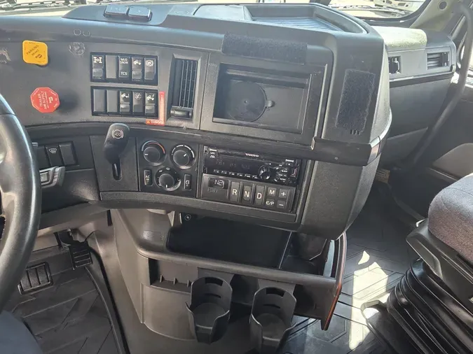 2020 Volvo VNL64T860