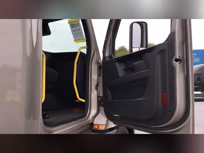 2024 Freightliner Cascadia 126b6d1a22488361d241bc411311e8f1b18