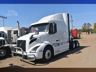 2019 VOLVO VNR64T640