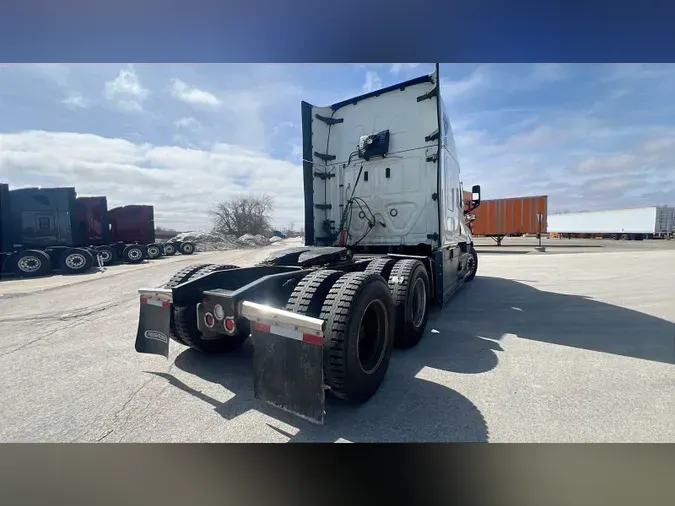 2021 Freightliner Cascadia 126