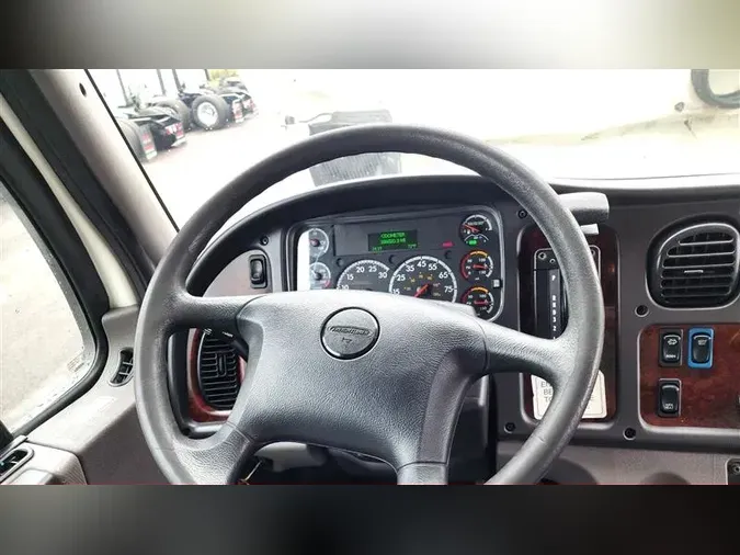 2019 FREIGHTLINER M2-106