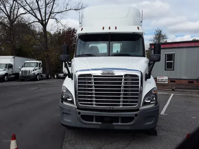 2018 FREIGHTLINER/MERCEDES CASCADIA 113