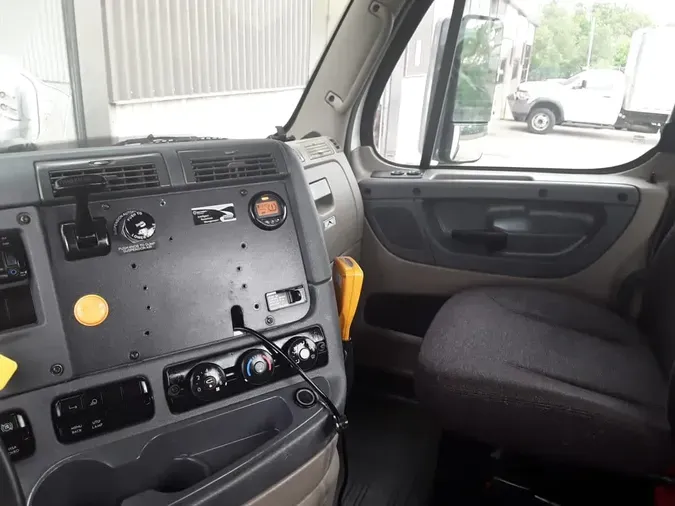 2017 FREIGHTLINER CASCADIA 113