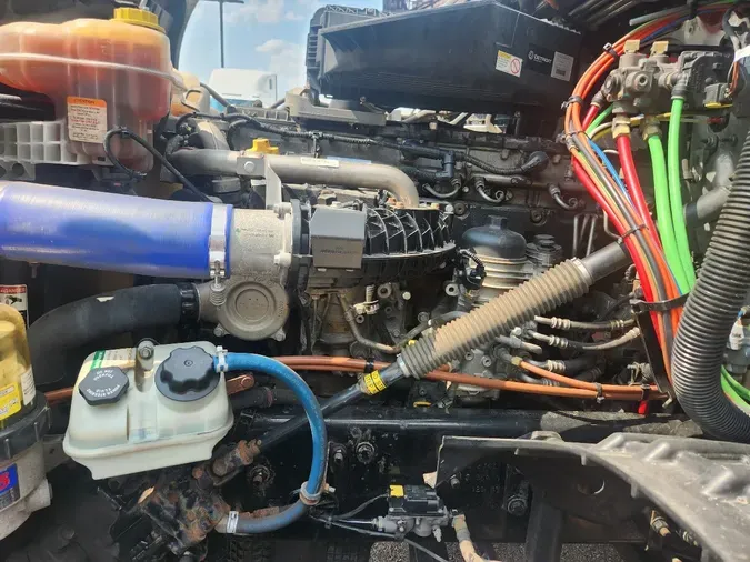 2021 FREIGHTLINER Cascadia 126