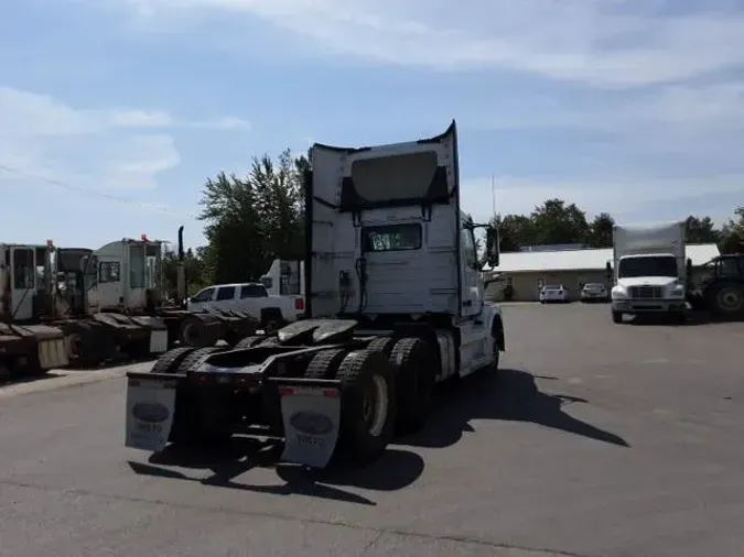 2017 Volvo VNL300