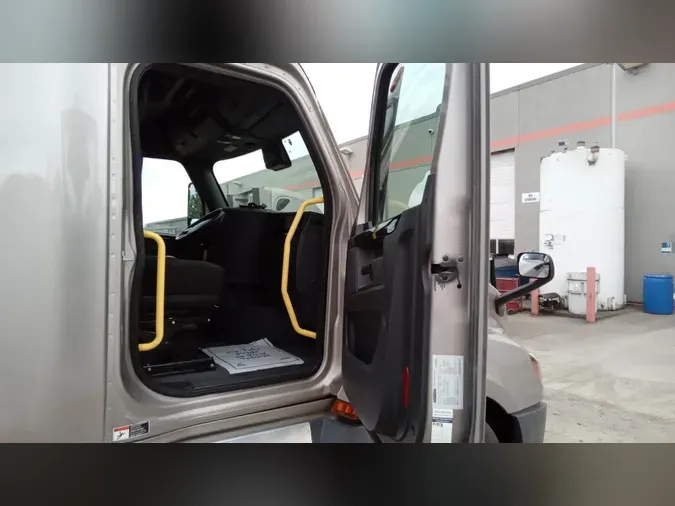 2023 Freightliner Cascadia 126