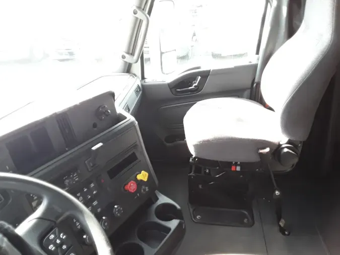 2019 NAVISTAR INTERNATIONAL LT625 SLPR CAB