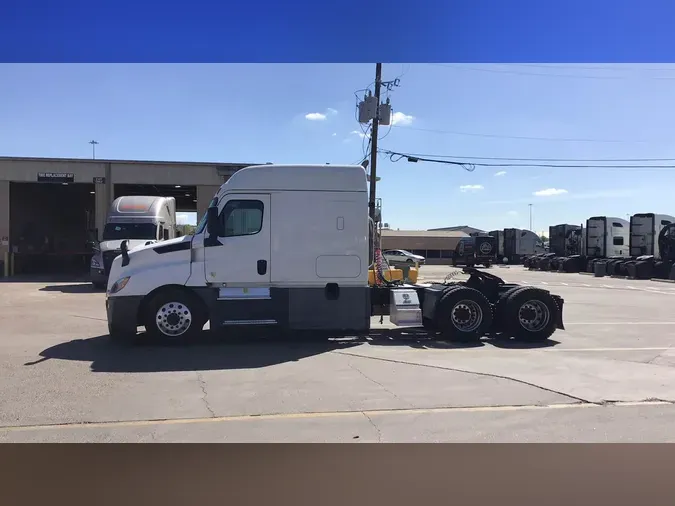 2020 Freightliner Cascadia 126