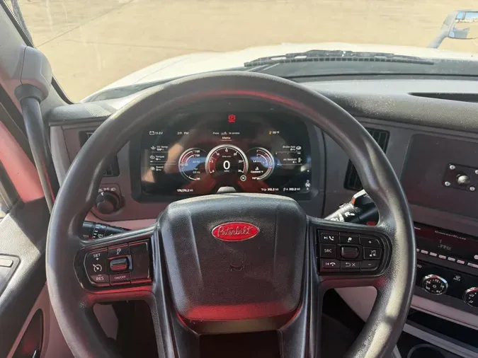 2023 Peterbilt 579