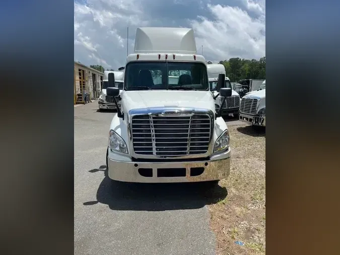 2015 FREIGHTLINER/MERCEDES CASCADIA 125