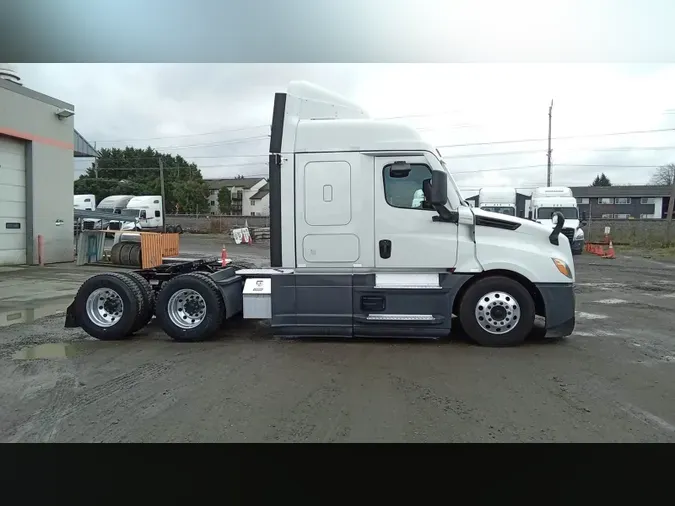 2021 Freightliner Cascadia 126
