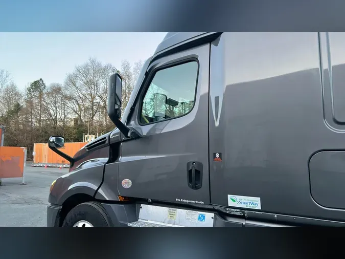 2023 Freightliner Cascadia 126b6f7c9e1b39ea75ca6ad15d82a545f16