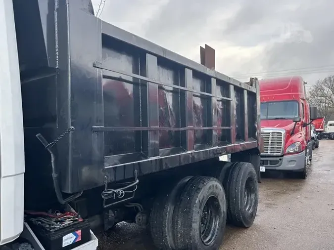 2000 FREIGHTLINER FL80