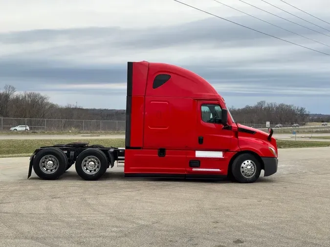 2023 FREIGHTLINER Cascadia 126
