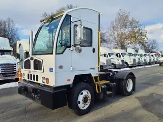 2019 AUTOCAR YARD TRACTOR