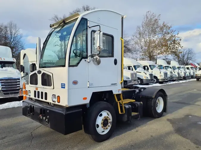 2019 AUTOCAR YARD TRACTORb7053e37a534ff3bf8419e23742cee8c