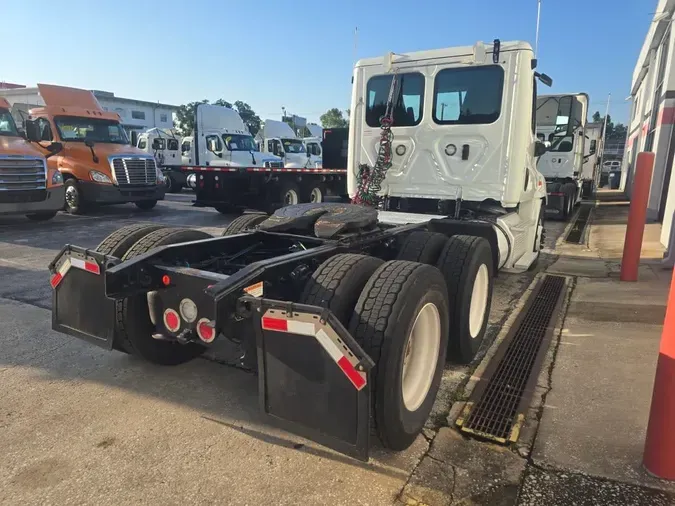 2019 FREIGHTLINER CASCADIA 125