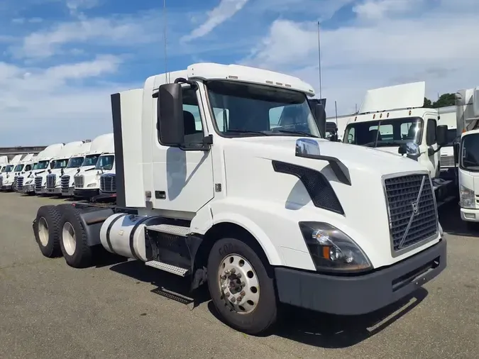 2018 VOLVO VNL64TRACTOR