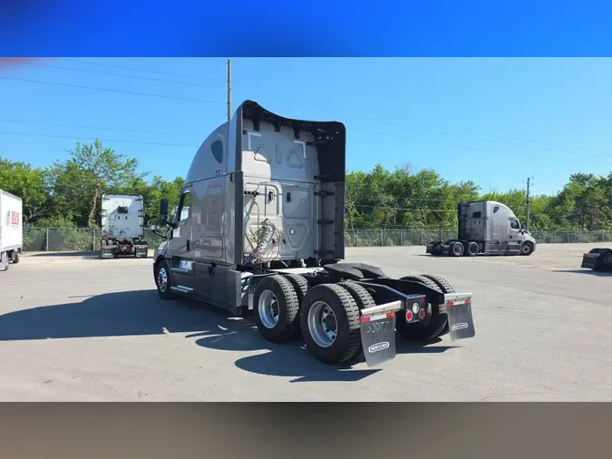 2025 Freightliner Cascadia 126