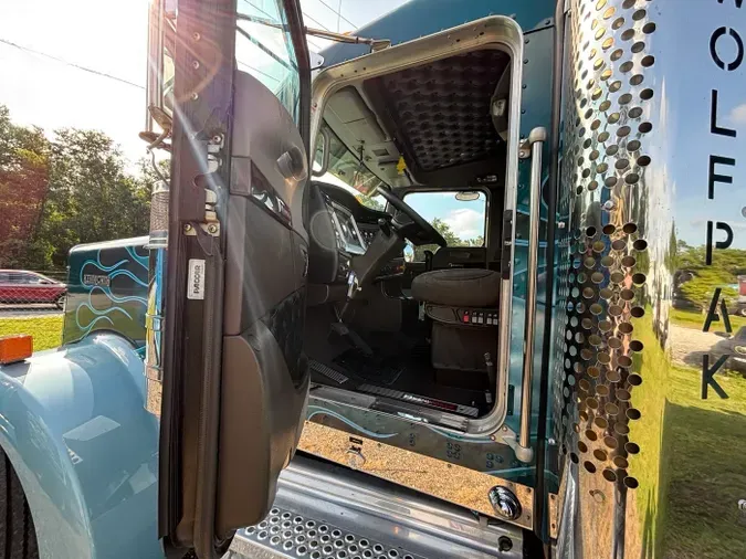 2021 Kenworth W900L