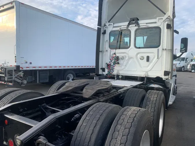 2017 FREIGHTLINER/MERCEDES CASCADIA 125