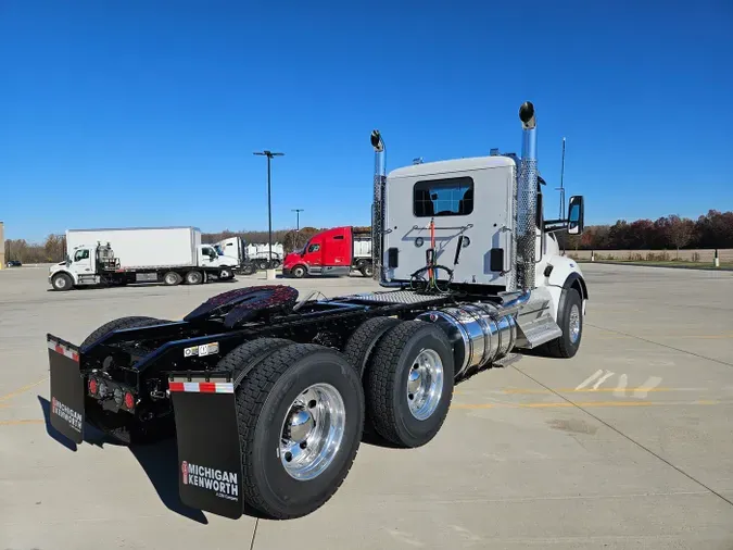 2026 Kenworth T880b7137ecc8e498a5313c31356f432784f