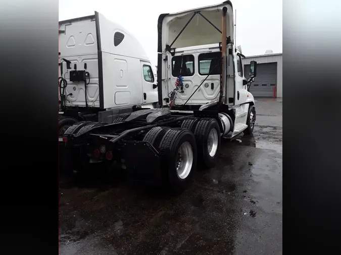 2018 FREIGHTLINER/MERCEDES CASCADIA 125