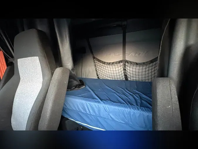 2021 Freightliner Cascadia 126