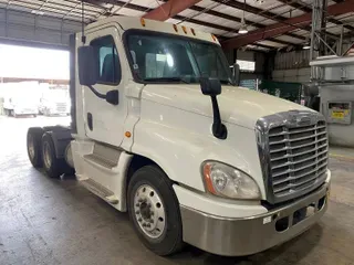 2015 FREIGHTLINER/MERCEDES CASCADIA 125