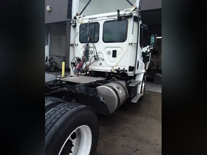 2017 FREIGHTLINER/MERCEDES CASCADIA 113