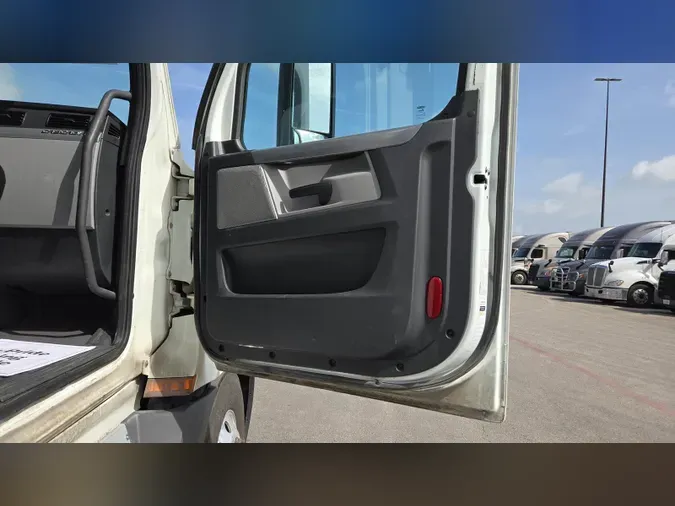 2019 Freightliner Cascadia 126