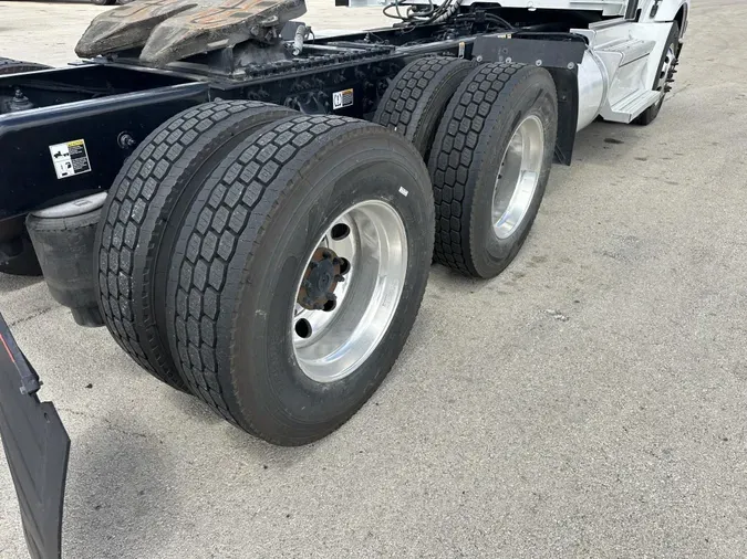 2023 Peterbilt 579b71ece3f84418c4b72179be10a8369a1