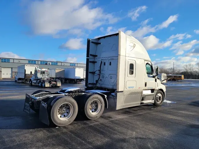 2021 FREIGHTLINER Cascadia 126