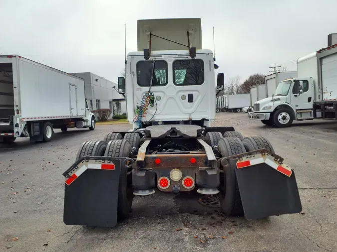 2016 FREIGHTLINER/MERCEDES CASCADIA 125