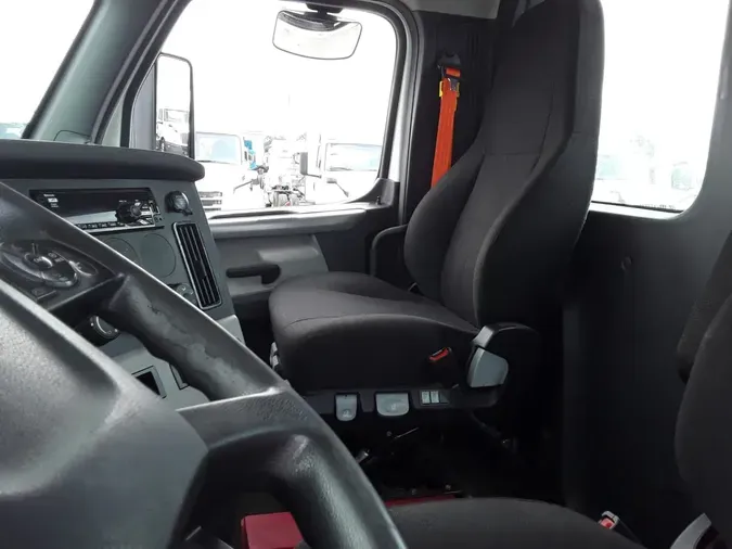 2020 FREIGHTLINER NEW CASCADIA 126