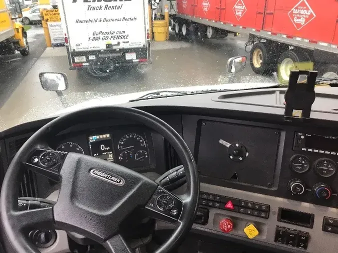 2019 Freightliner T12664ST