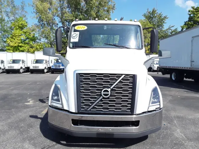 2019 VOLVO VNL64T-300