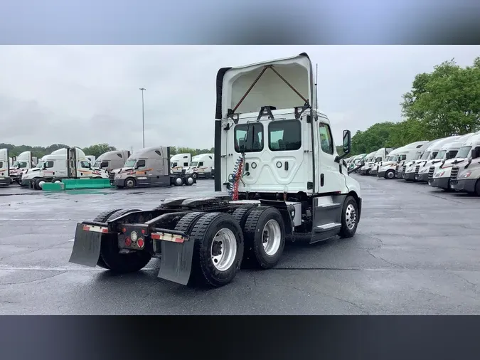 2020 Freightliner Cascadia 126
