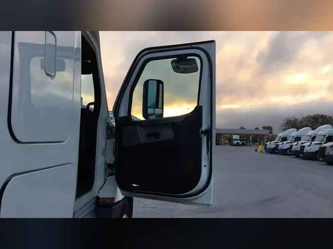 2021 Freightliner Cascadia 126b72a2563ead04dbf2cb078aad846d731