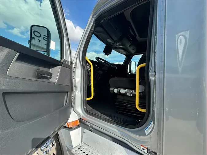 2023 Freightliner Cascadia 126