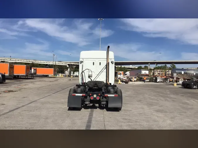 2020 Freightliner Cascadia 126b72ac8e585f0cbb75425fca170a1ef93