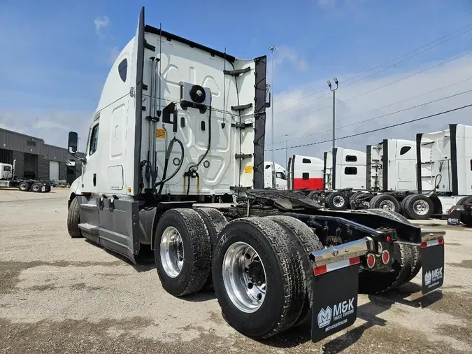 2021 FREIGHTLINER CASCADIA CA126