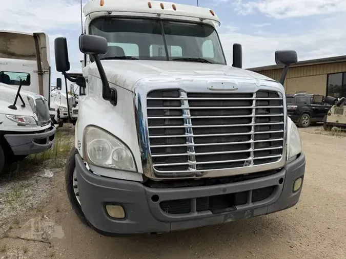 2011 FREIGHTLINER CASCADIA 125