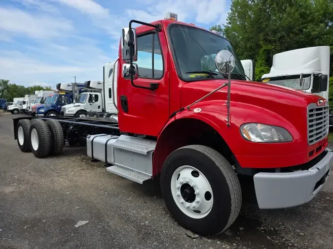 2018 FREIGHTLINER M2 106