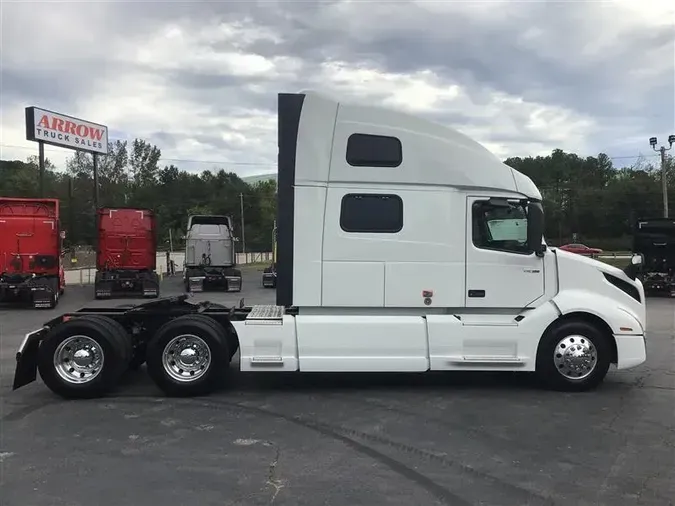 2020 VOLVO VNL860